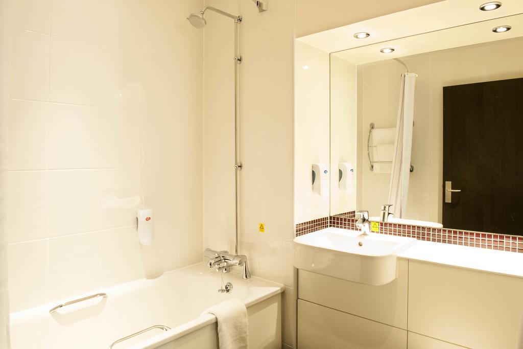 Premier Inn London City - Aldgate Bilik gambar